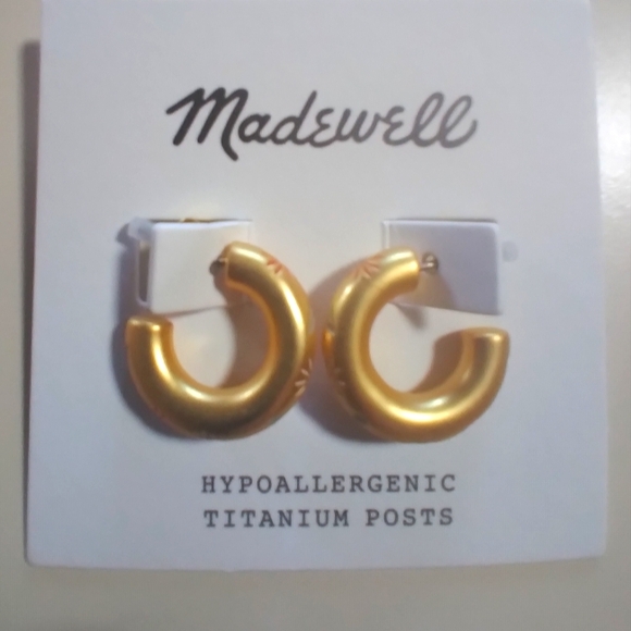 Madewell Jewelry - ❤️Madewell❤️ Beautiful Floral Huggie Post Earrings 💥BACK IN STOCK💥